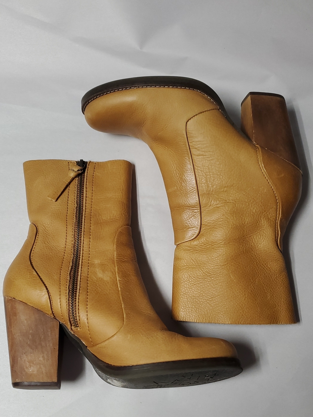 Latigo FRIENDS Tan Leather Block Heel Booties Size 7.5 BoHo 70s Western Romance - Picture 2 of 16